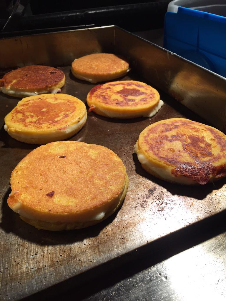MozzArepas_'s tweet image. Day 7 @SanGennaroNYC &amp;amp; We're Rocking @MozzArepas_ listening to @923amp #MozzArepas