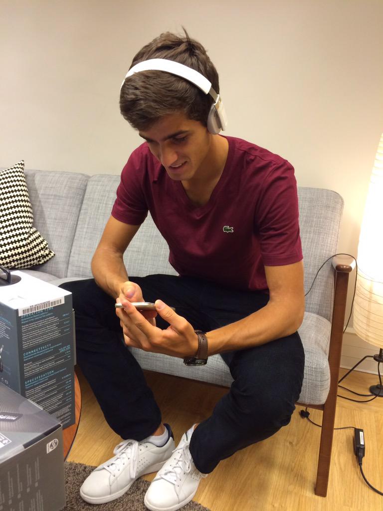 p2hugz's tweet photo. So pleased to be one of the first in France to receive the great #Trainerheadphones by @gibsonfr !#gibsonbrands http://t.co/7ikHGNQIkW