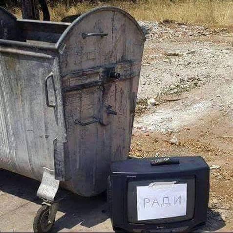 CPDBOB6U8AA1apF.jpg