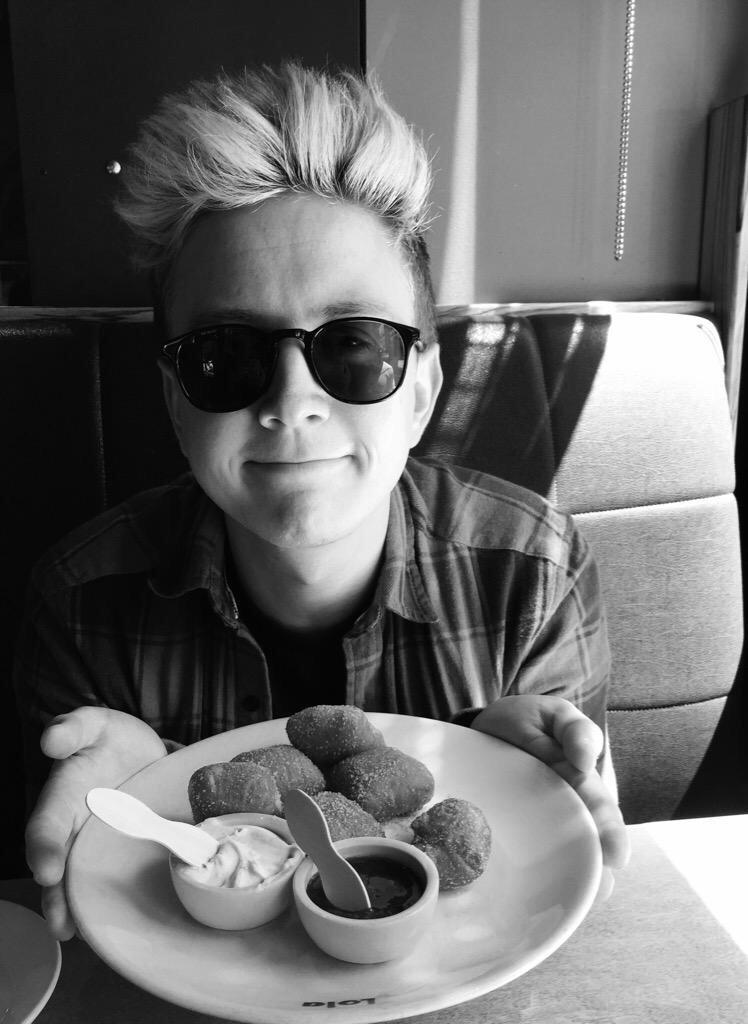 cosmospml's tweet photo. RT to vote #TylerOakley for the #Streamys 100!!! http://t.co/rxXvW2tKW4