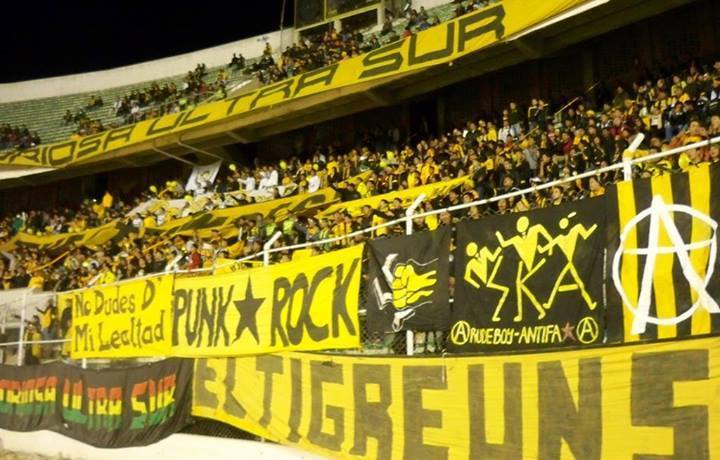 HoolsAntifa's tweet photo. La Gloriosa Ultra sur - The Strongest (Bolivia) http://t.co/Wnv4cpbmiN