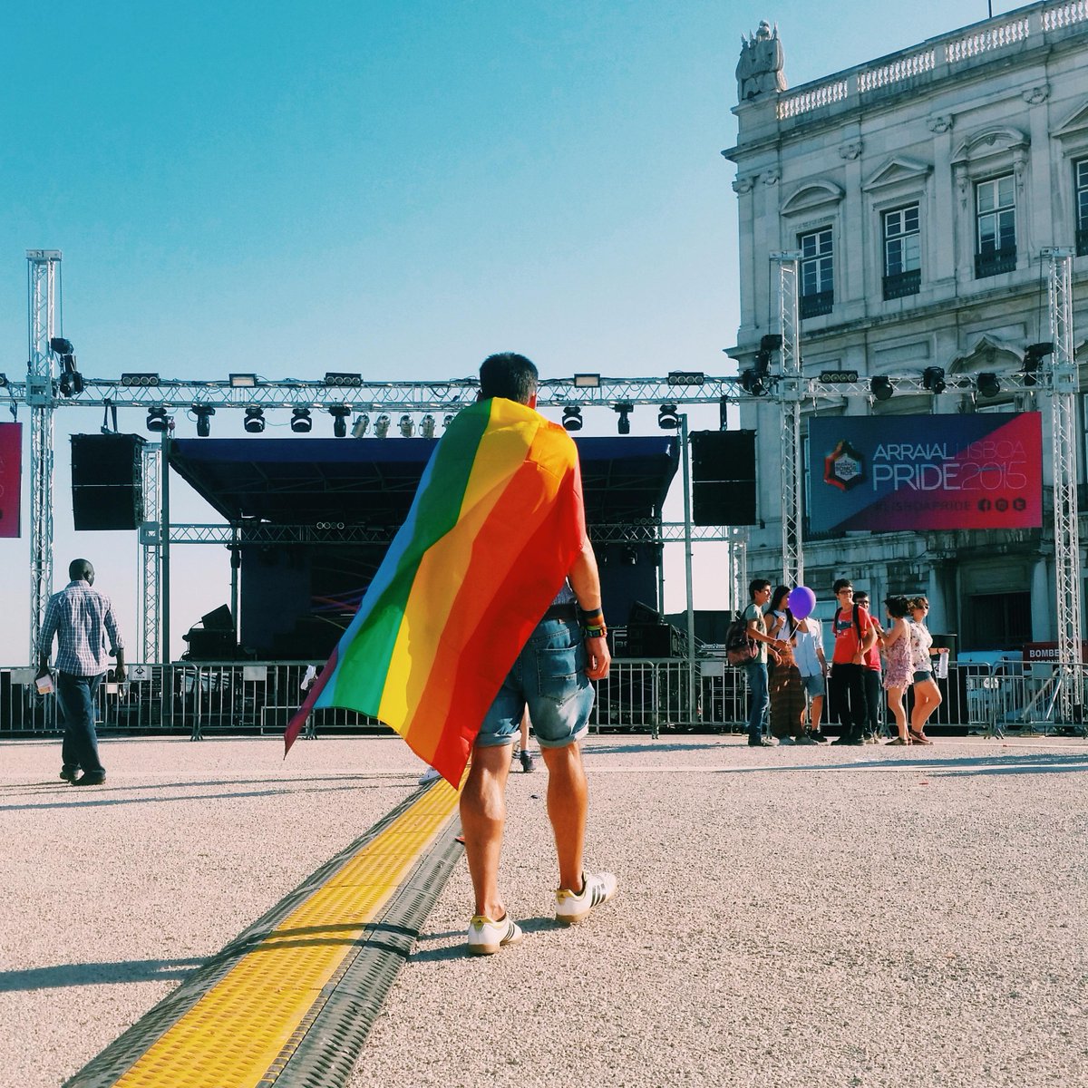 ABSOLUT_pt's tweet photo. Algumas coisas felizmente mudam #AbsolutPortugal #igerspt #LoveIsLove http://t.co/c3SU3PRDbL