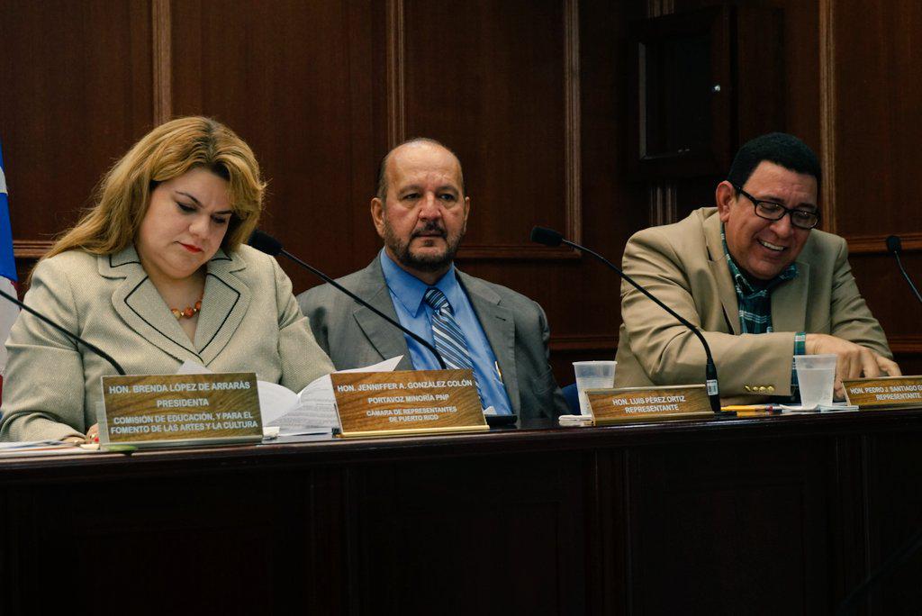 Jenniffer's tweet photo. En VP Educación sobre el #RCC753 para establecer plan de recogido y acopio voluntario de libreta y materiales d esc http://t.co/jO9uKwBvIP
