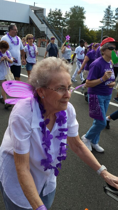 PrincetonMrktng's tweet photo. Lucille from @Princetonalf walked the entire two mile track.  #Walk2EndAlz  Great Job!!  #FrontierCulture http://t.co/07FExKi5Cw