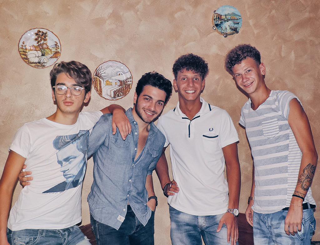 GianGinoble's tweet photo. La distanza ci aiuta a capire di chi abbiamo davvero bisogno... #marcoisback #friendship #amicizia #lavitaèbella 🌙 http://t.co/AcjfGYh6KY