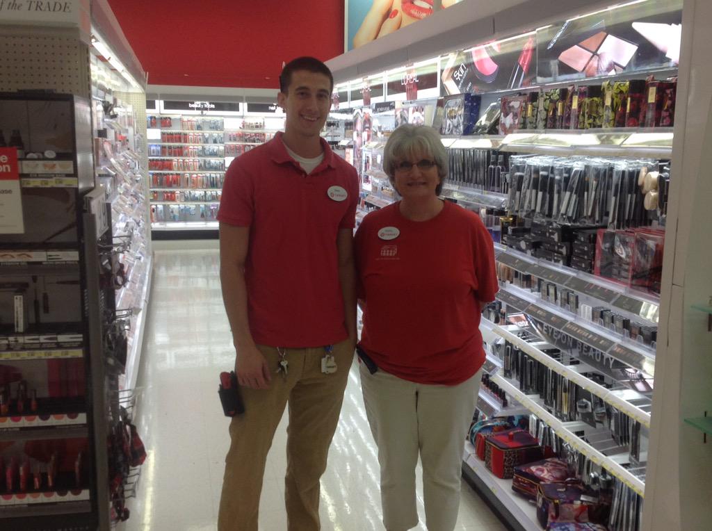 YardCb's tweet photo. Kathy, Sean and T1129 r serious about Beauty Sales & Shortage #CBTM #ShortageBusters @SWaltTarget @EdwardT18987479 http://t.co/1LcN8PGAom