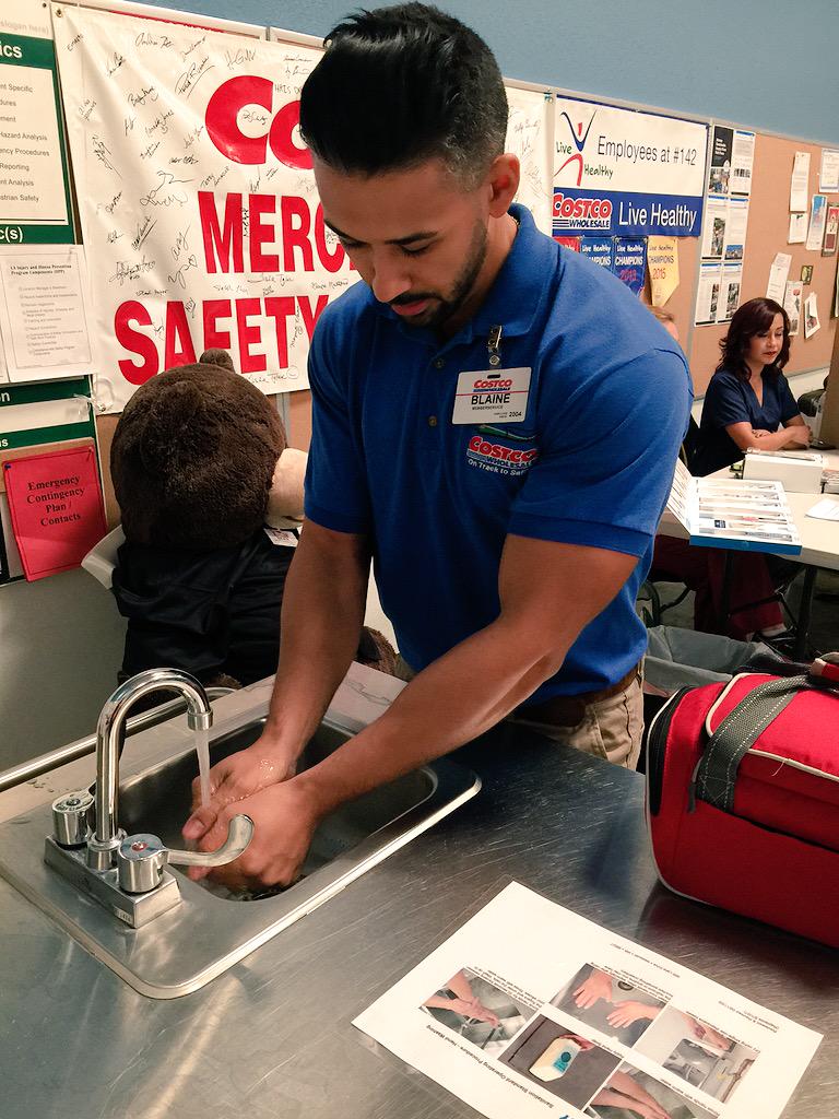 Qfresh5's tweet photo. #SafetyWeek2015 #Costco @CostcoToday @CostcoBear Anthony showing proper Hand washing skills.. 20 secs..ABC's GO!!.. http://t.co/7eTPO4pEe7