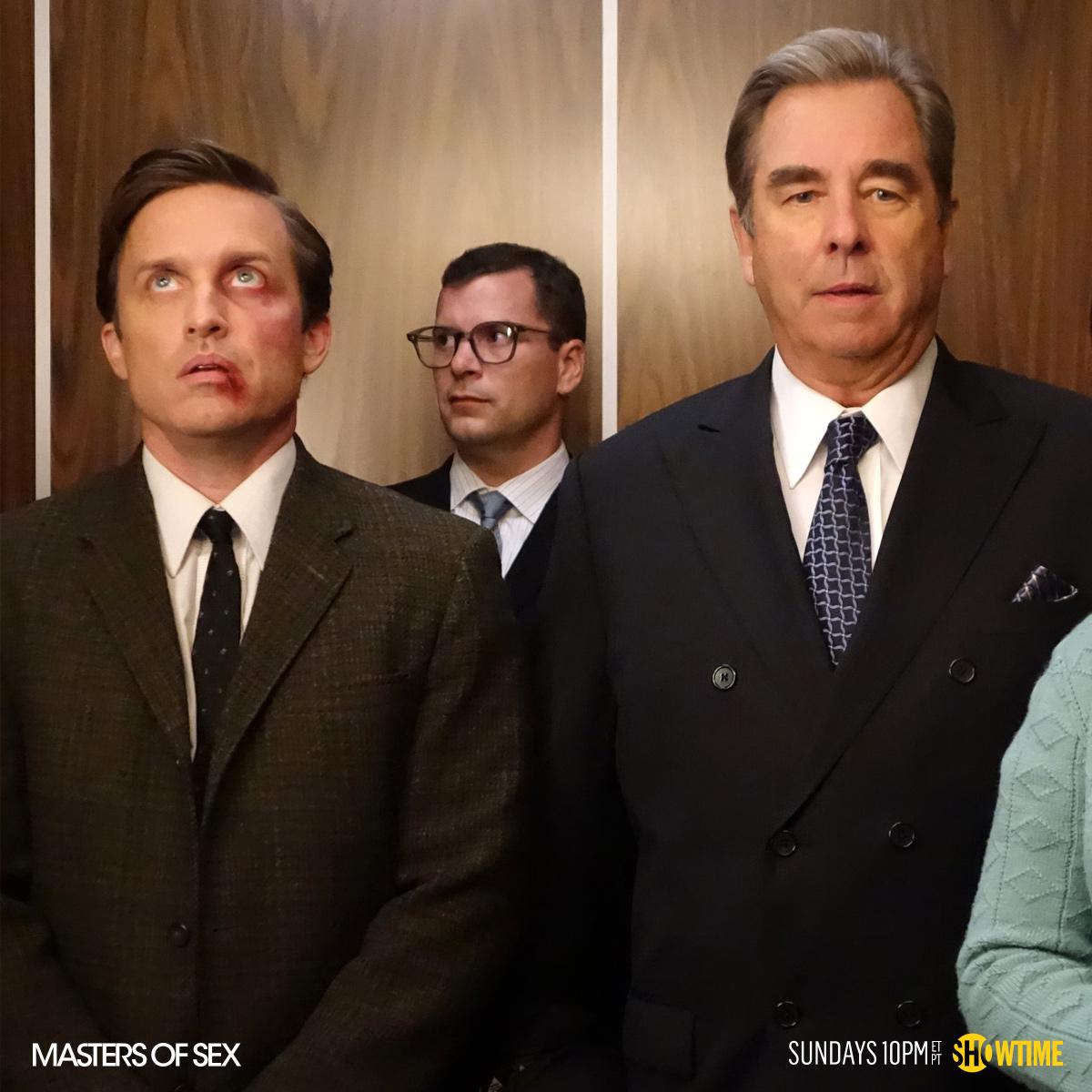 SHO_Masters's tweet photo. Will Scully (@MrBeauBridges) bring Jonathan (@RobBenedict) back? We sure hope! #MastersOfSex http://t.co/WnvglBvgUy
