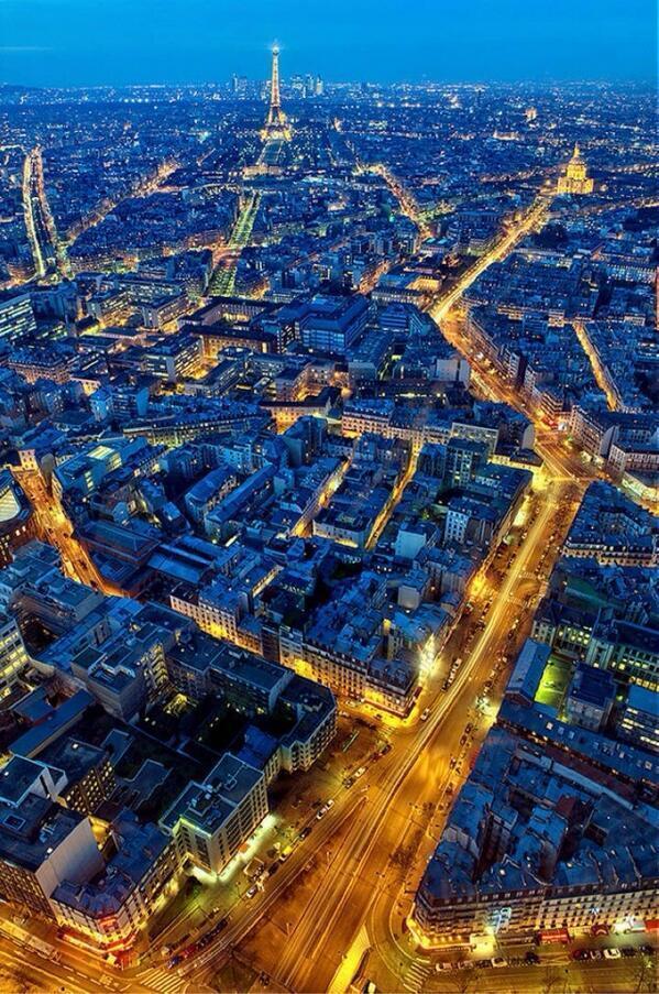 gormen_lazim's tweet photo. Paris gece... http://t.co/BKcpu0hzQw