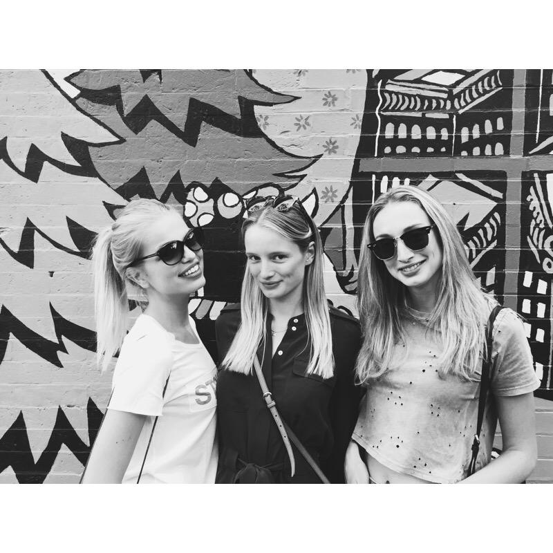 MaudWelzen93's tweet photo. With Daphne and my sister The other day in Brooklyn❤️ http://t.co/7a3Vv1s7zJ