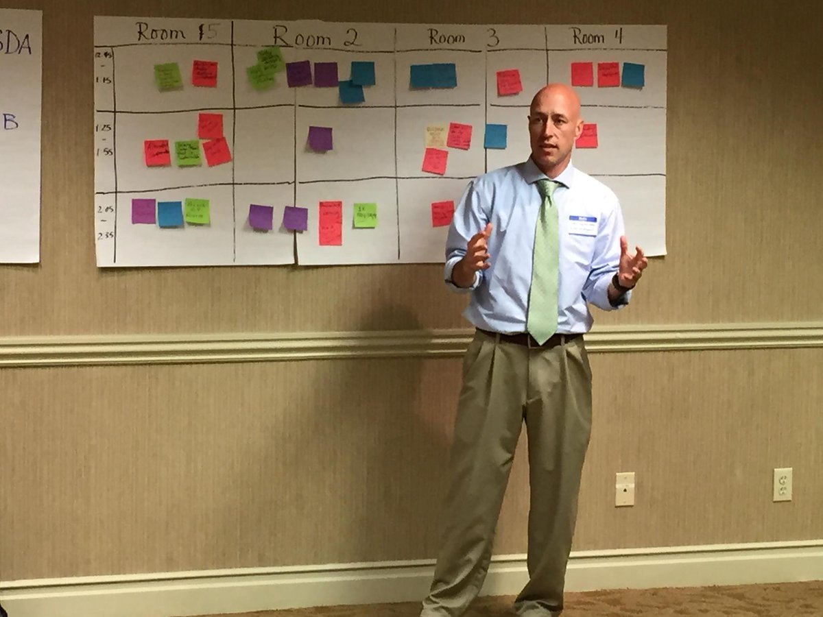 AaronSadoff's tweet photo. @Joesanfelippofc Great EdCamp. Have to do this again soon!! #edcampwasda http://t.co/VgFpSIedXn
