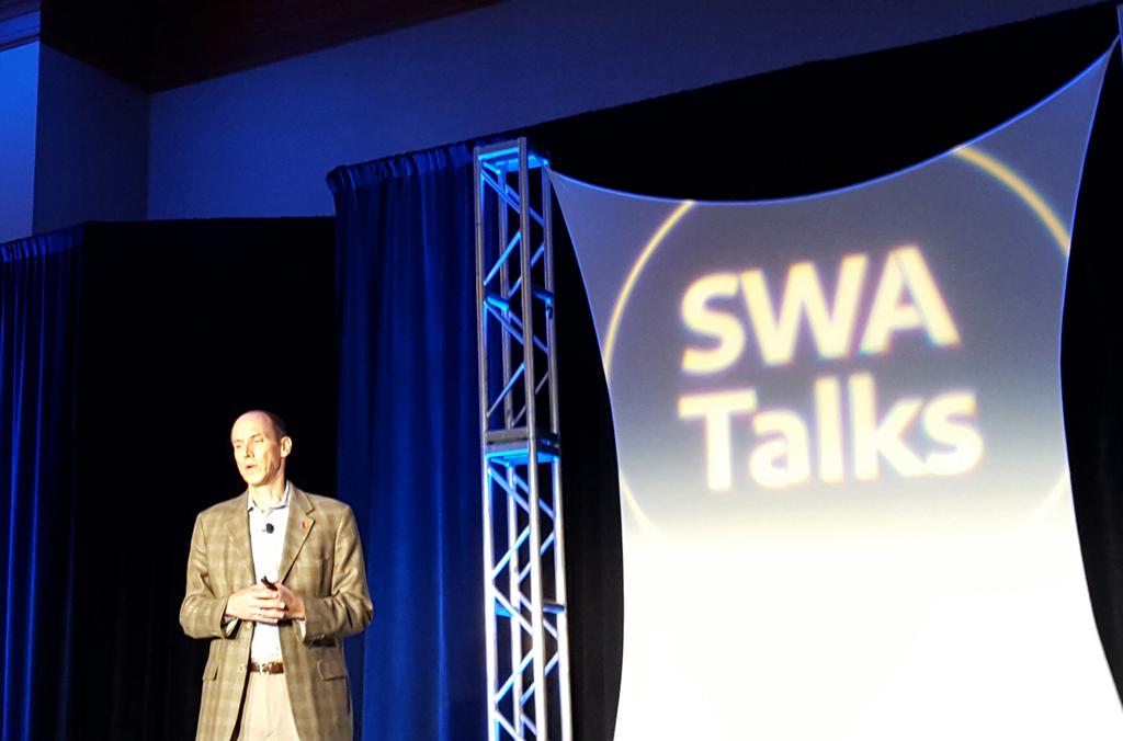 SWALeaderSummit's tweet image. Andrew's sharing secrets of the network at #SWALeadershipsummit! Listen up!