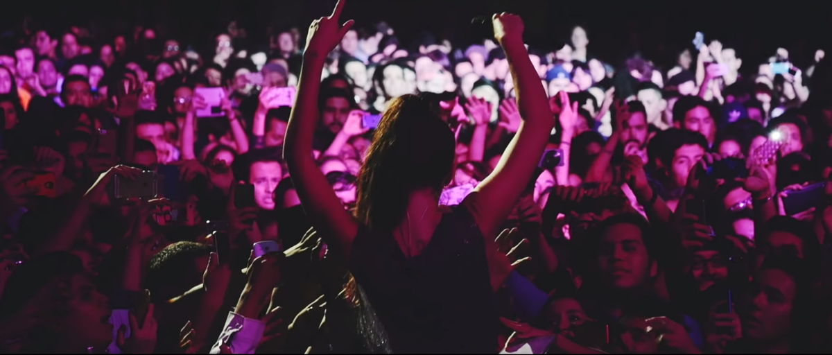 WARPmagazine's tweet photo. Mø (@MOMOMOYOUTH) estrena video de “Lean On” en vivo en México. http://t.co/68NWkfZT5k http://t.co/aHB9eiGSOX