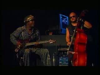 RocknrollMan_'s tweet photo. @JohnnySjh #LutherAllison #JannickTop #BluesMan 🎸La guitare fait mal 🎸#tbt 92 💙🎸✌ http://t.co/28IhbUEUoy