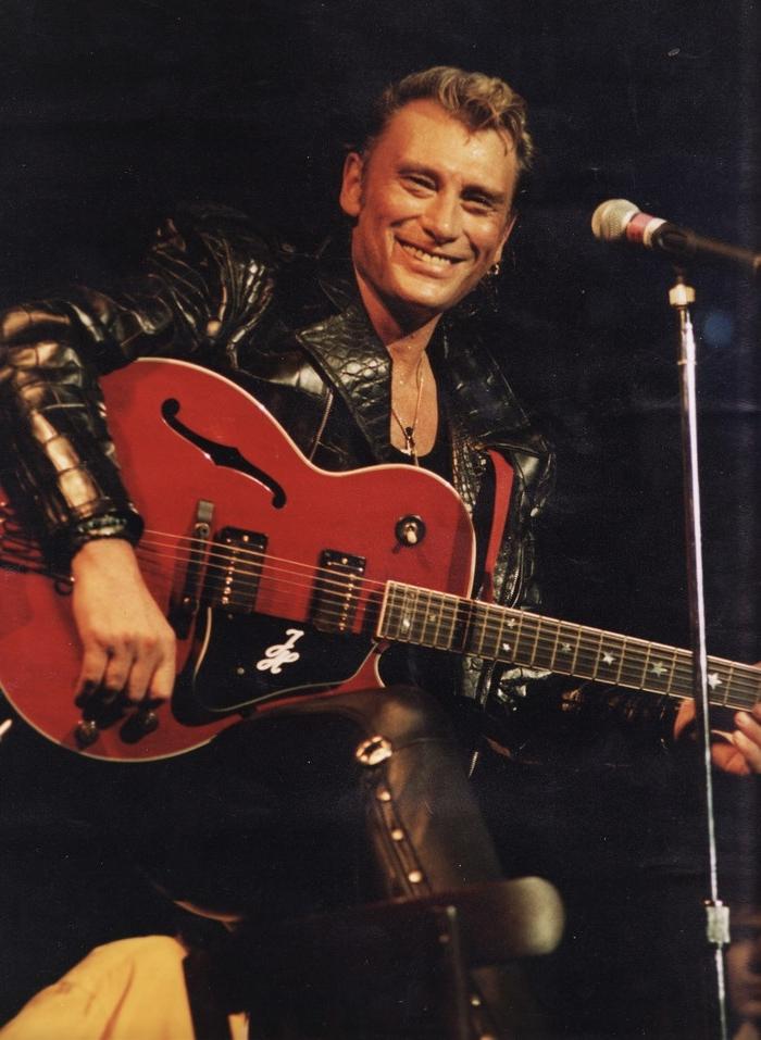 RocknrollMan_'s tweet photo. @JohnnySjh #LutherAllison #JannickTop #BluesMan 🎸La guitare fait mal 🎸#tbt 92 💙🎸✌ http://t.co/28IhbUEUoy