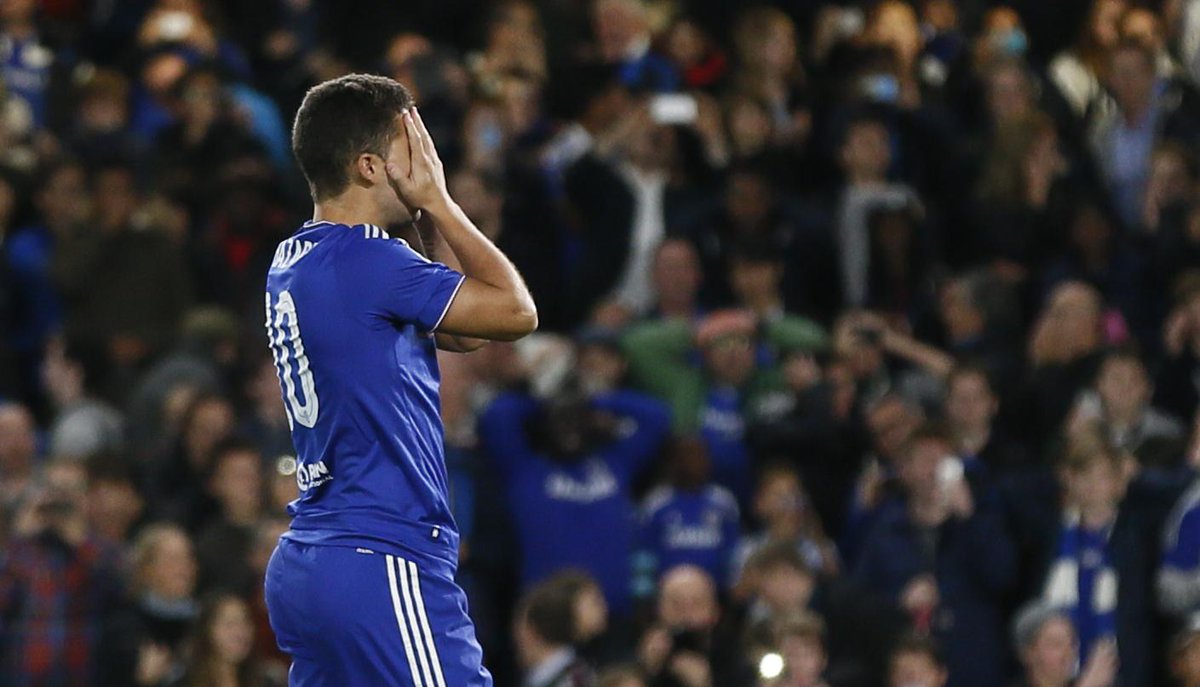 Squawka's tweet photo. Eden Hazard's first half by numbers:

0 chances created
0 shots on target
0 take-ons completed

Struggling for form. http://t.co/XMDTN4MNq3