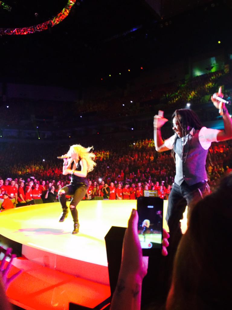 1artimusprime's tweet photo. @shakira great show @targetFNM #imontonight http://t.co/Y9QiEYXV4d