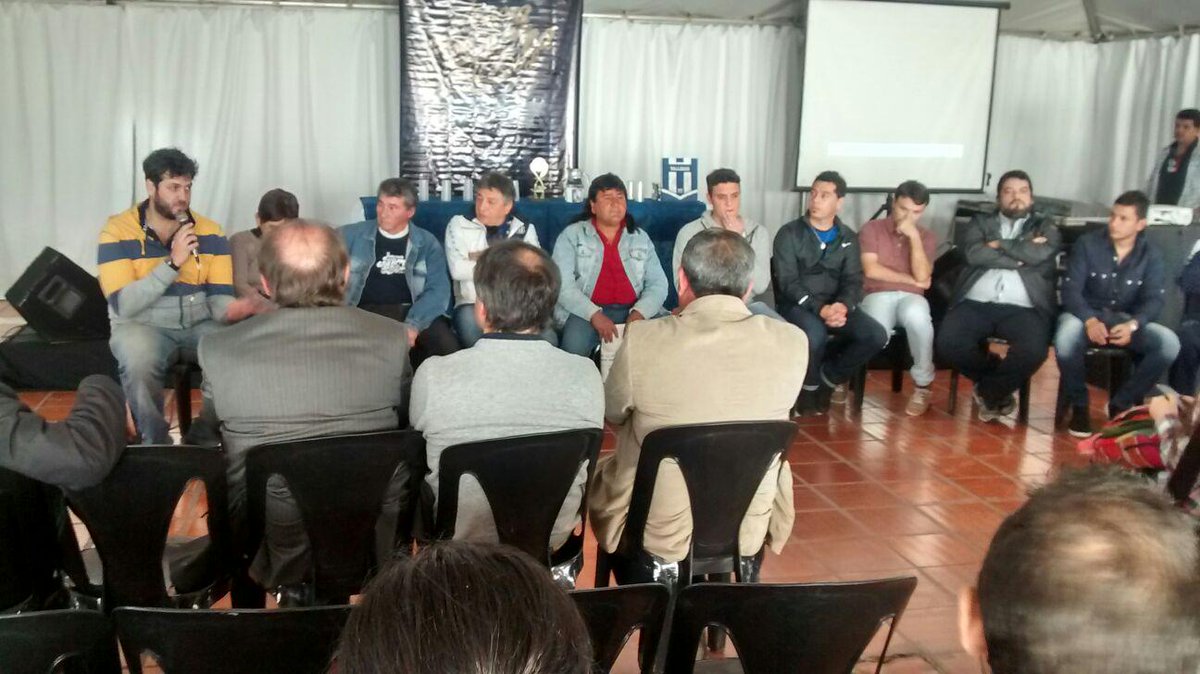 CATalleresdecba's tweet photo. #FeriaDelLibro | Teo Ciampagna: ''Para mi que no vengo del fútbol, si puedo decir que #Talleres enamora''. http://t.co/qkry54aWtM