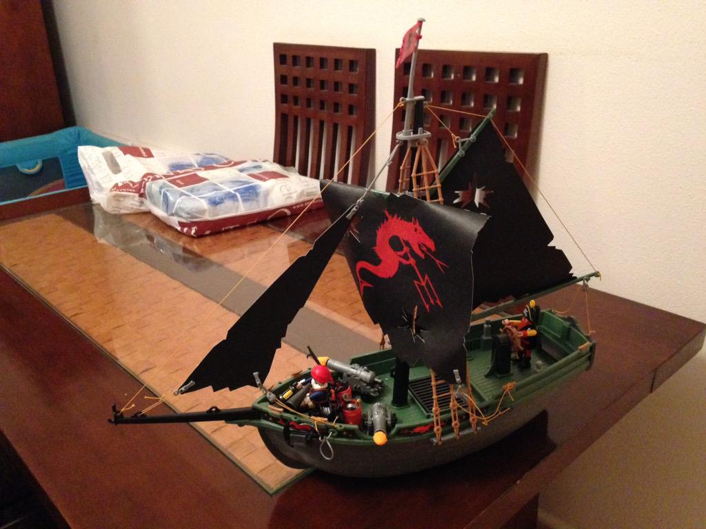 jjavisb's tweet photo. La última adquisición #playmobil @sonia_uf @inma_uf @AlexJavaloy http://t.co/JXCusUylDw