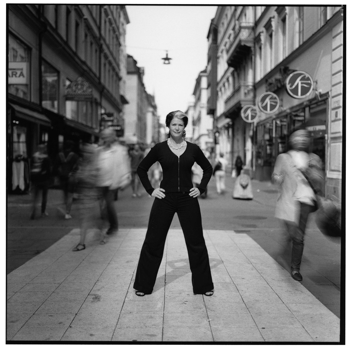 Mänskliga skyldigheter på årets bokmässa. Vilka skyldigheter har du? Lyssna till Maria i C01:20 <a href="/EvaMariaDolores/">Maria Dolores</a>