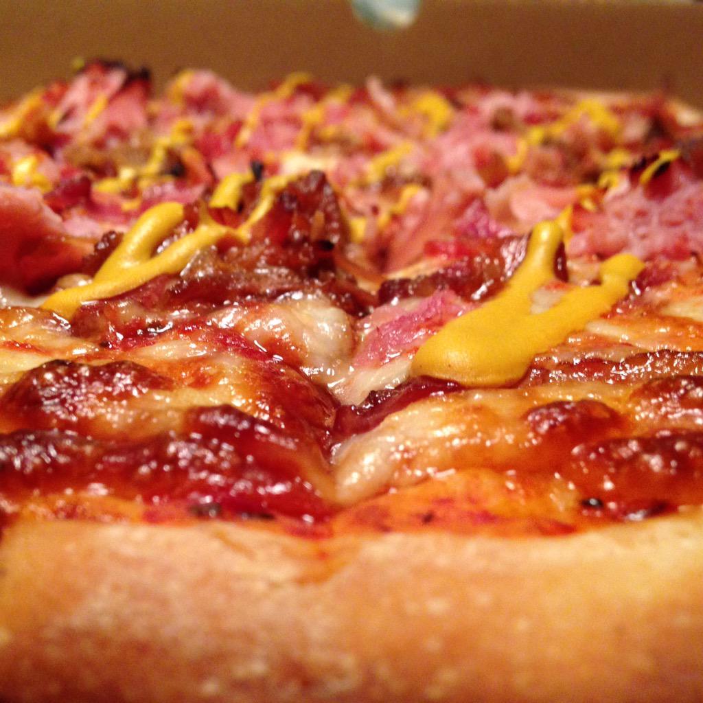 MCRFoodGal's tweet photo. The #pizza tonight was insane! Thanks @dogsndough for the #food and the #alcohol 😍 great time! http://t.co/OVbX3LO8dS
