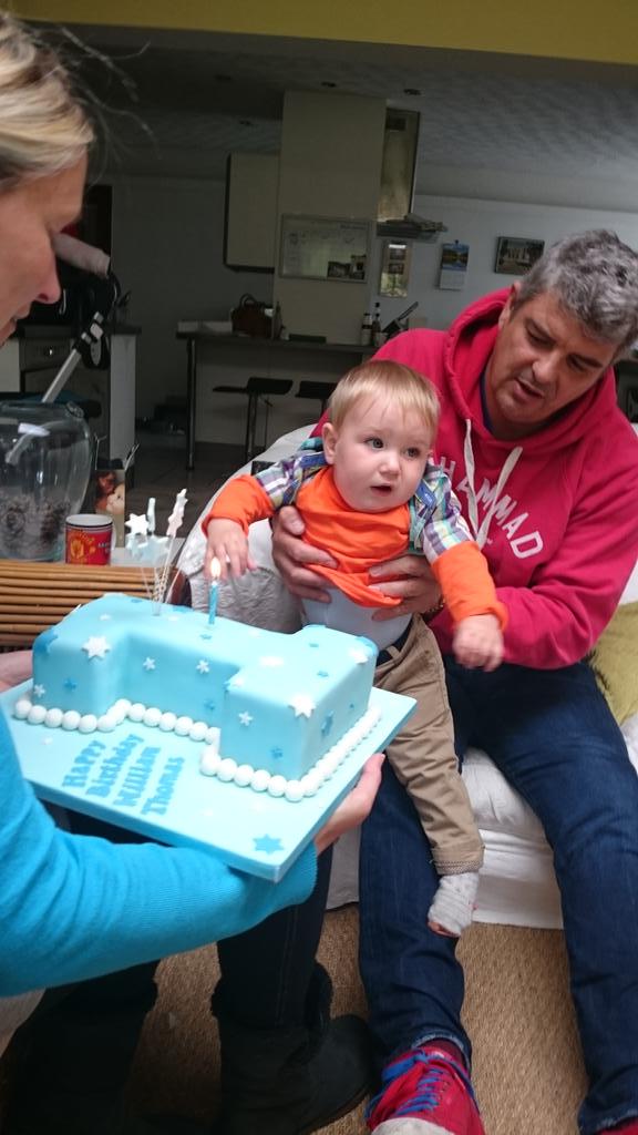 44firsttimedad's tweet photo. Uncle Tim &amp; Aunty Suzanne with William and his cake (we forgive him being a man united fan,just) http://t.co/hDCoucGByD