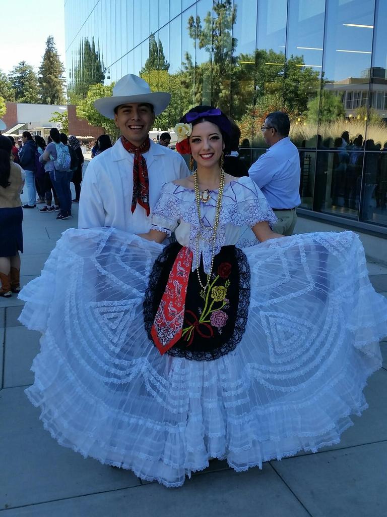 hirefresnostate's tweet photo. Come celebrate Hispanic Heritage Month #fsbienvenidas http://t.co/Dv9YDz9c0L