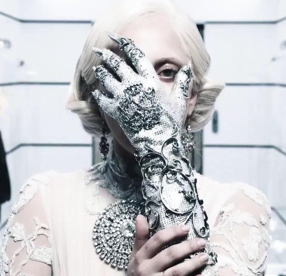 ItalianMonster8's tweet photo. GAGA's COUNTESS GLOVE will be SLAYIN at Halloween this year! 🔪 🎃 @ladygaga #AHSHotel http://t.co/184XQO3FoC