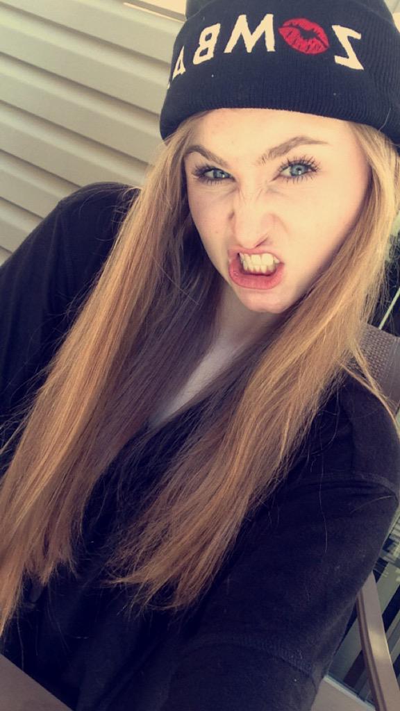 jesstheblonde's tweet photo. @Glam_And_Gore totally rocking my zombae beanie today 👍 http://t.co/hNrdDH82Dh