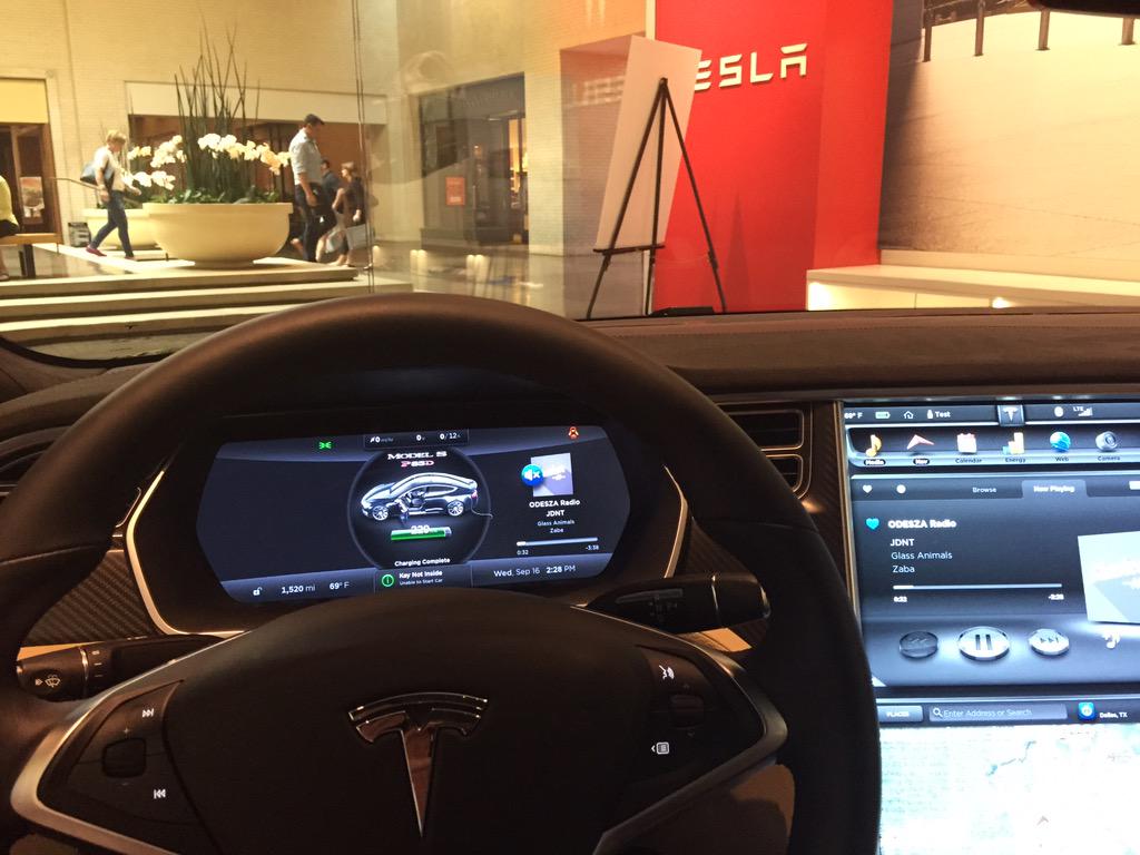 board_wake's tweet photo. Tesla in the mall #obsessed http://t.co/CDlEBiPiO9