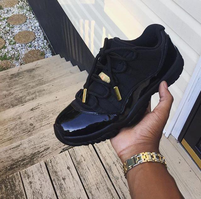 postflykicks's tweet photo. These low top 11s 😍💦 http://t.co/ExD83F2uFL