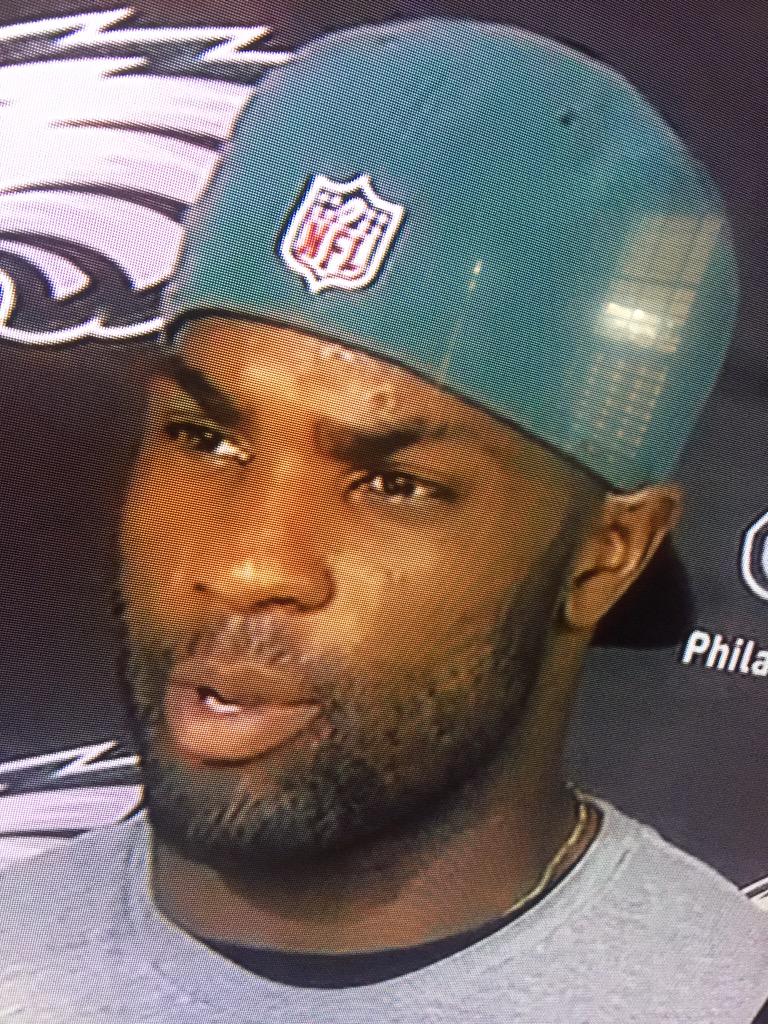 Raza23_'s tweet image. Wow @DeMarcoMurray what're thoseeeee. #NikeEyebrows
