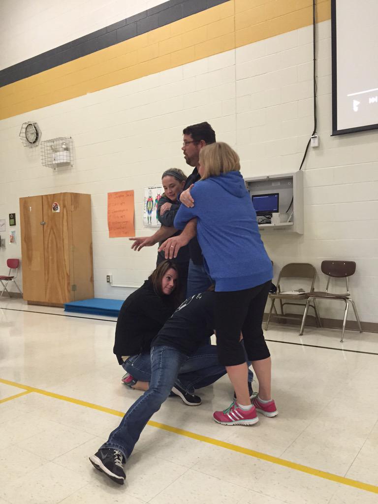 ExSpgsStandard's tweet photo. We are about to get a demonstration of swarming. #ESSafeSchools http://t.co/tkWmOocY2Q