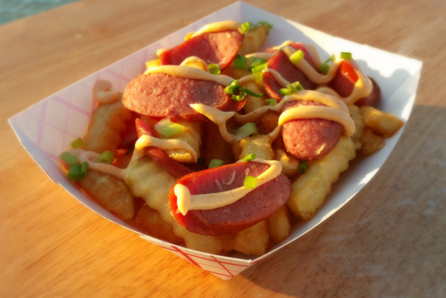 BandwagonTx's tweet photo. Salchi-Papas Ban-Traditional Latin style fried potatoes, beef sausage with a delicious Sriracha mayo and scallions http://t.co/srDa4lAXYj