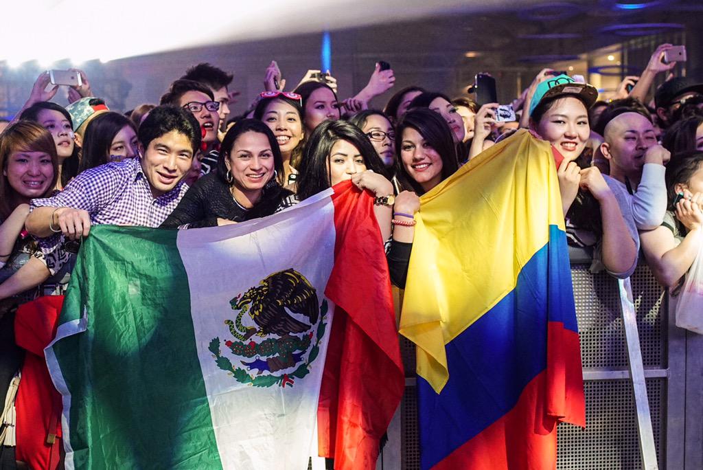 pitbull's tweet photo. Felicidades México! #PitBerry305 http://t.co/JOV6YQ1plk