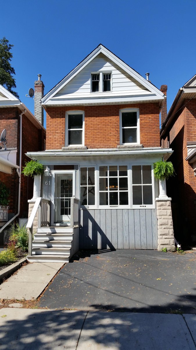 coreteam905's tweet photo. Great location in #Hamilton at #61Stirton Time to get in on the hot market in this beautiful det home #yourcoreteam http://t.co/vS6WRMdti3