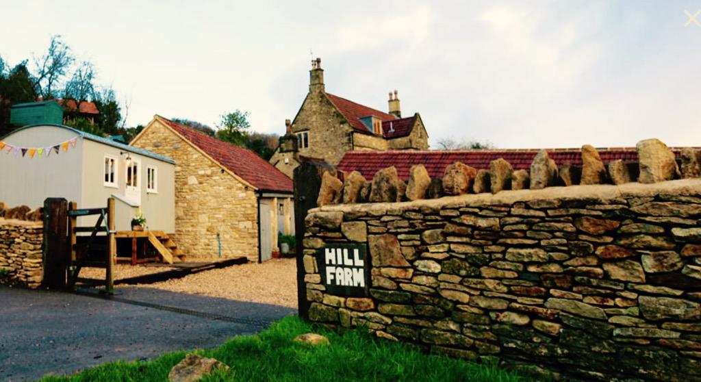 UniqueFarmStays's tweet image. Hidden down the rural lanes on the Cotswold Way..the beautiful Hill Farm nr Bath #ShepherdsHut hillfarmbath.com