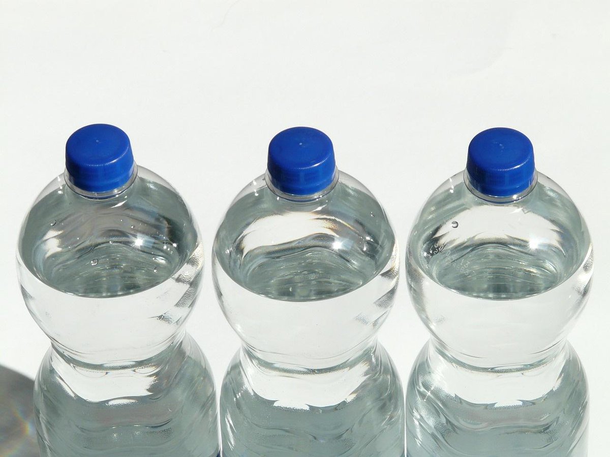 KennedyRes's tweet photo. First aid kit?  Water? Batteries? Do you have emergency preparedness items that you keep in your desk just in case? http://t.co/avBCEhFQgo