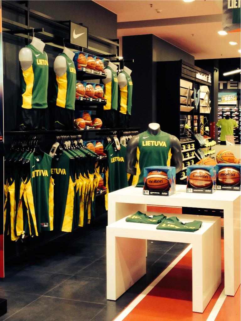 LitvanyaBlog's tweet photo. Formalarımızı aldık. Meşaleleri de yakalım. #lithuania #Italy #EuroBasket2015 #litvanya #italya http://t.co/IhojG5nDEk
