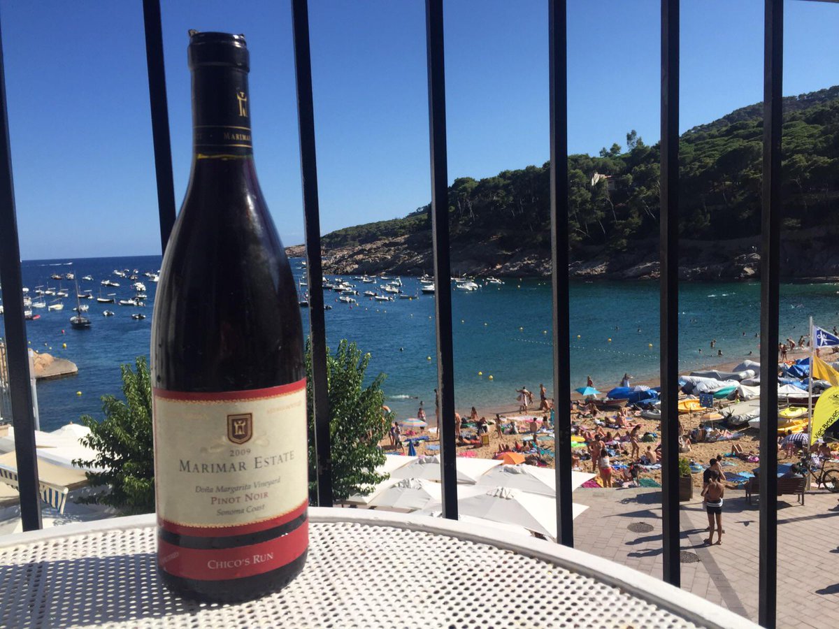 MarimarTorres's tweet photo. Chico's Run #Pinot was perfect on a friend's vacation in #CostaBrava #Spain! Looks perfect this rainy #WineWednesday http://t.co/FajUjWEn7G