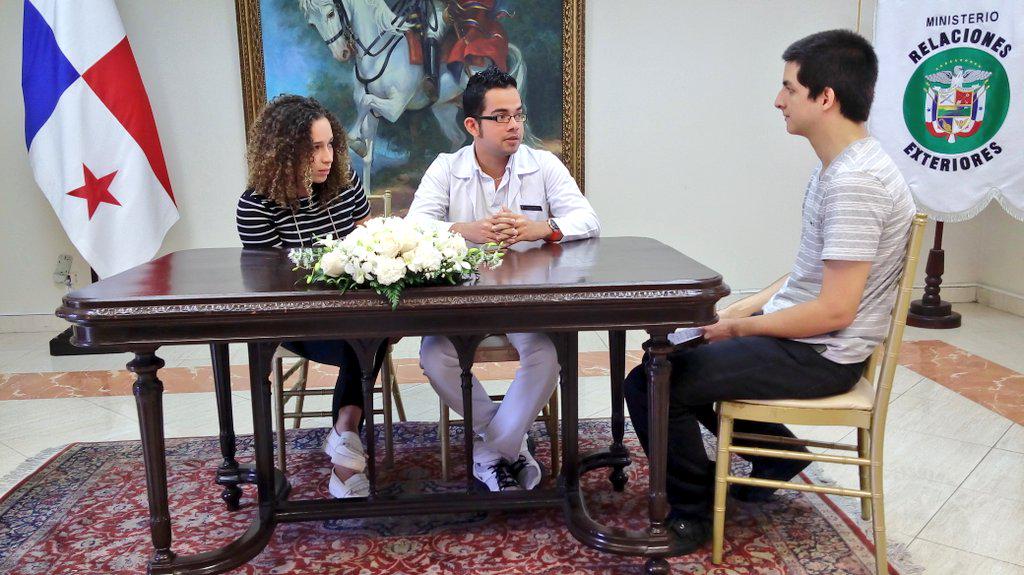 <a href="/revistaweekend/">WKD</a> entrevista a #JóvenesONU @EloyE24 y <a href="/deyracramos/">Deyra Caballero</a>, quienes hablan sobre la educación integral.