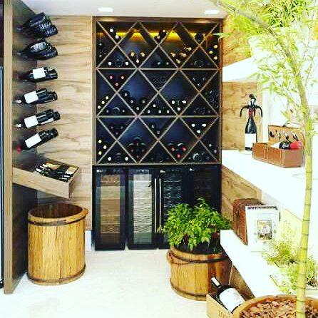 Carollilian's tweet photo. Inspiração... Adega lindíssima... #madeira #decoração #desing #interiores #archiloves #arquitetura http://t.co/sP8V3Hn945
