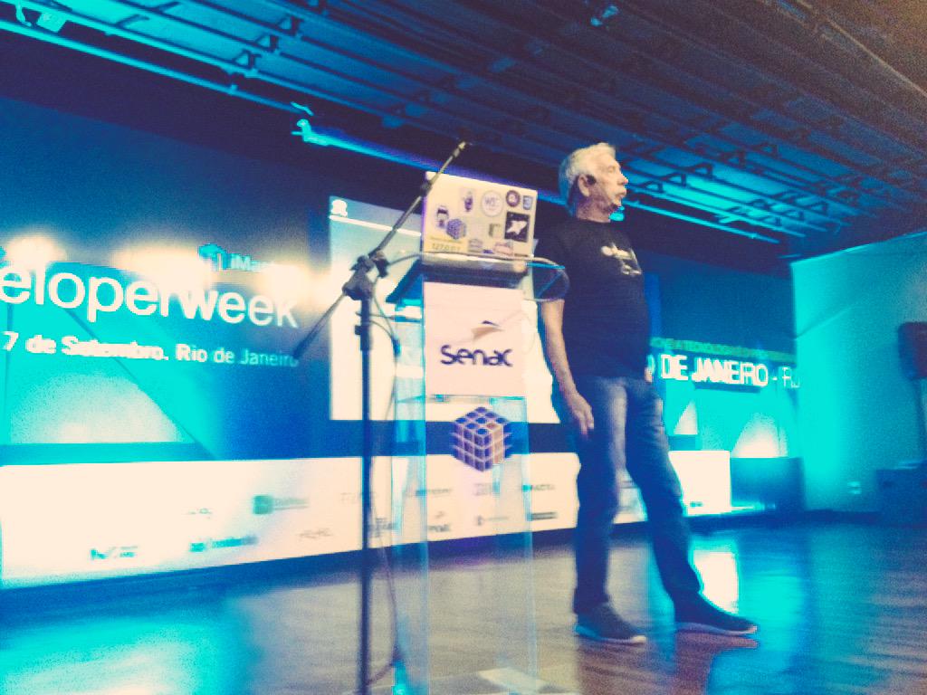 Mackeenzy's tweet photo. Chegar no Rio já é bom, assistir o @Maujor é indescritível! #DevWeekRio http://t.co/BwzUPKs1tH