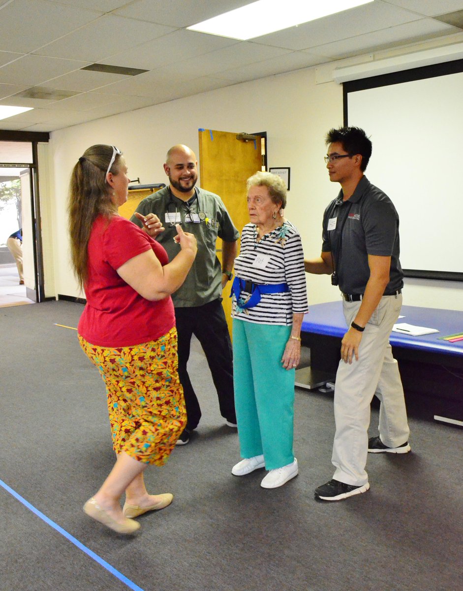 FresnoStateCHHS's tweet photo. Students in nursing, kinesiology &amp; physical therapy collaborate w/ CHSU pharmacy students on balance screenings! http://t.co/j9HutbgFbz