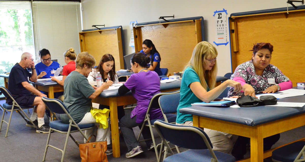 FresnoStateCHHS's tweet photo. Students in nursing, kinesiology &amp; physical therapy collaborate w/ CHSU pharmacy students on balance screenings! http://t.co/j9HutbgFbz