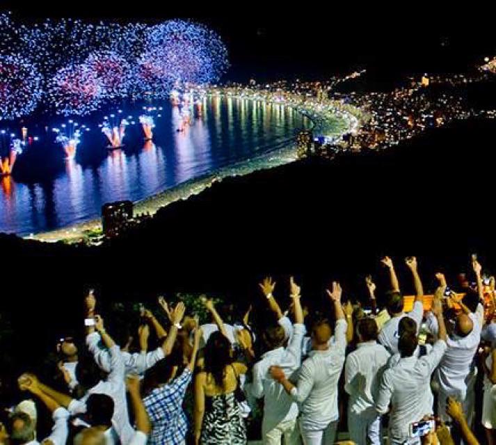 cota200restaur's tweet photo. Réveillon no Morro da Urca:Adquira o ingresso PREMIUM–COTA 200 RESTAURANTE. Visite nosso Facebook e fique por dentro! http://t.co/DdGitjhCIp