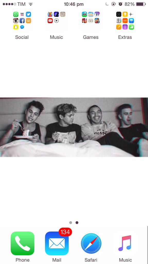 sofi_trava's tweet photo. @AustinMahone @AlexConstancio @Robvilla_ @Zach_Dorsey This is my home screen since 19th January 2015 #foolishfour http://t.co/YYWfaJ1B5y