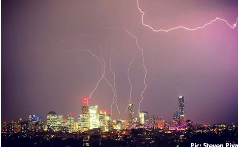 b105_brisbane's tweet photo. 7,600 lightening strikes across SEQ yesterday with another huge storm show expected today #brisstorm #newsfeed http://t.co/qH4prLBI9X