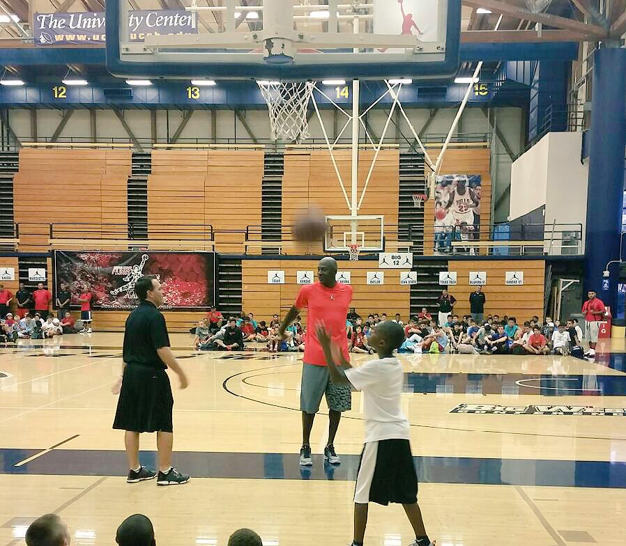 mousevillejeb's tweet photo. Early TBT-me & the G.O.A.T2β£3β£ shooting the breeze as he gets some shots up at #MJFS2015 before his daily π lecture!! http://t.co/Qpf5DAnnht