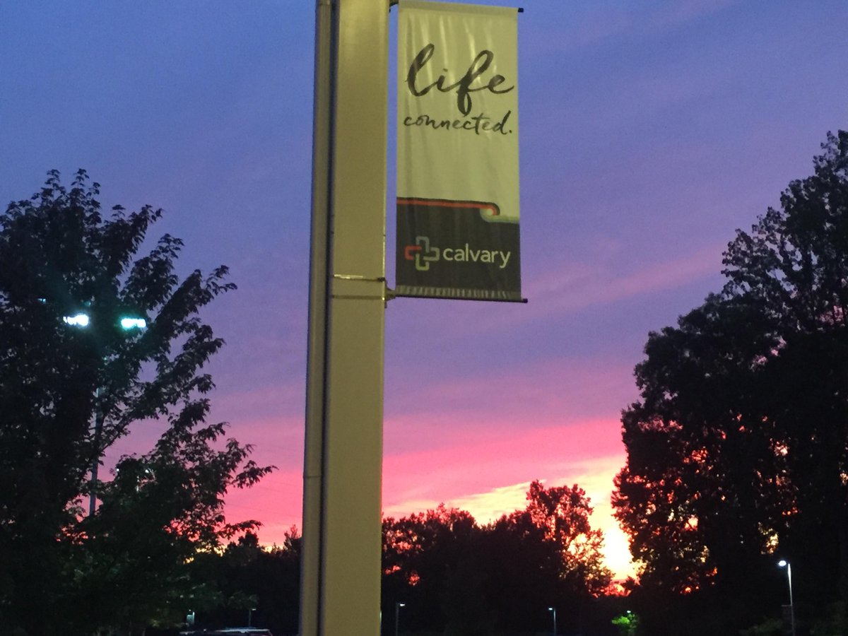 CalvaryWest's tweet photo. God has His paintbrush out tonight outside of @CalvaryWest http://t.co/wQBKCcvxaW